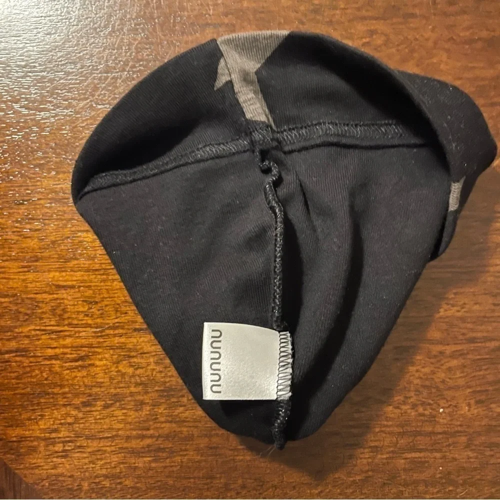 Nununu | infant black star baby hat
